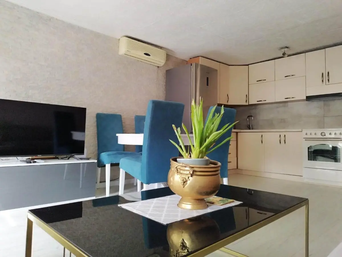 Apartment with garden Hanja
