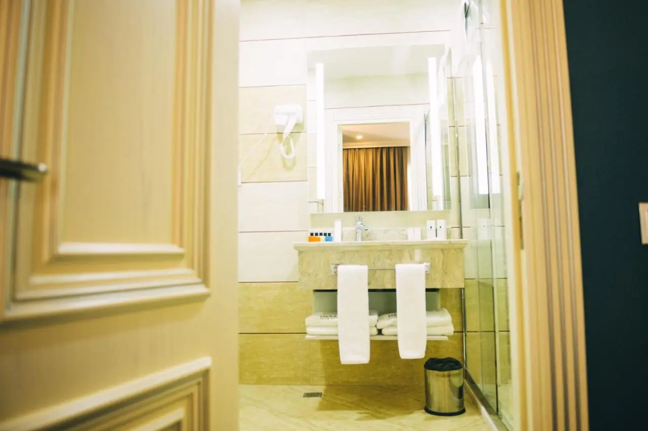 Emerald Suite Hotel