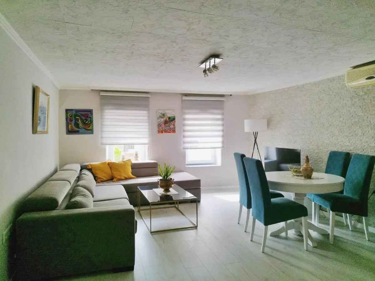 Apartment with garden Hanja