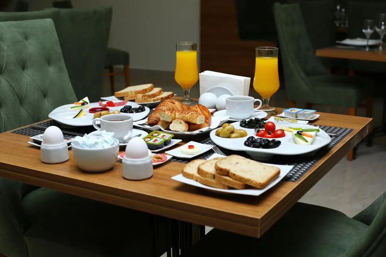 Golden Lounge Hotel