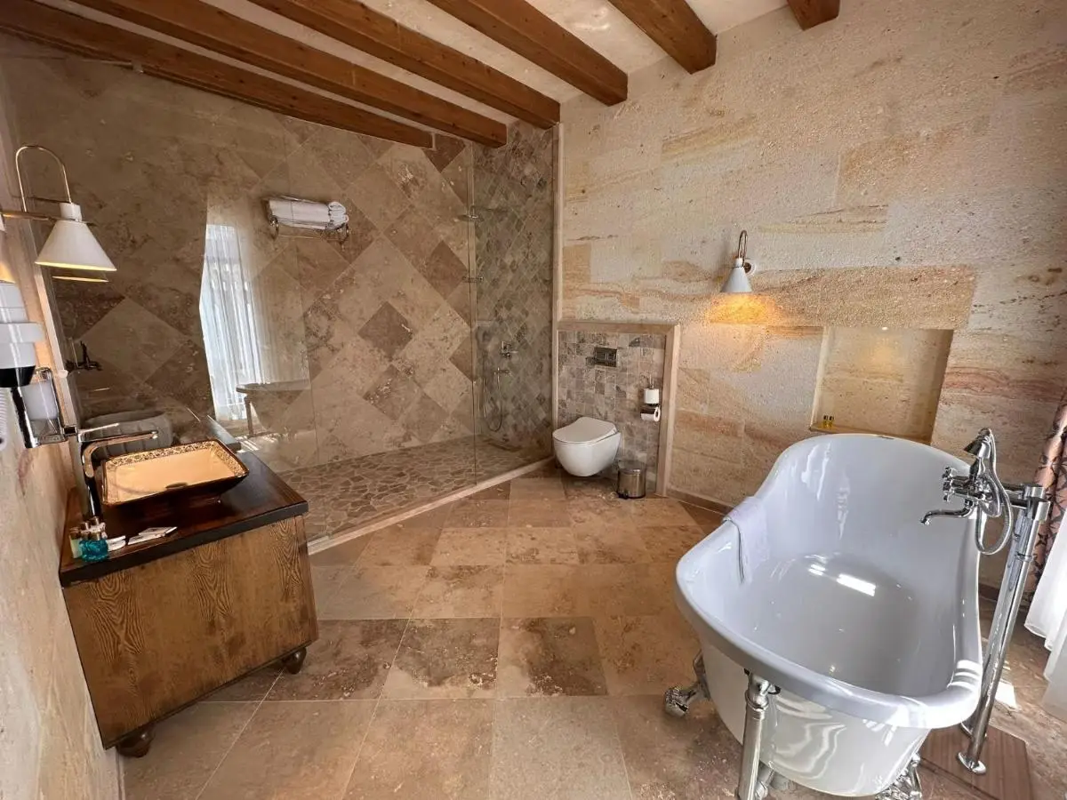 Hira Cave Hotel