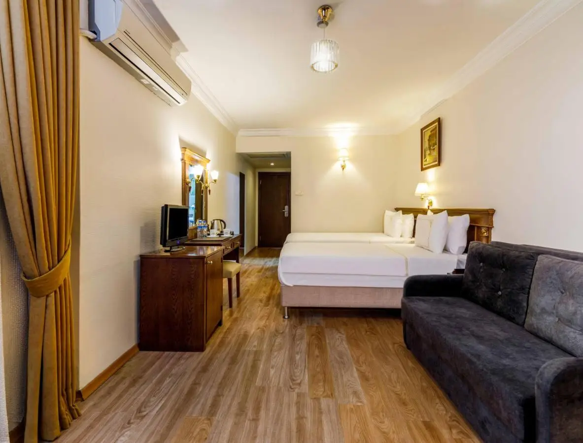 Golden Crown Hotel