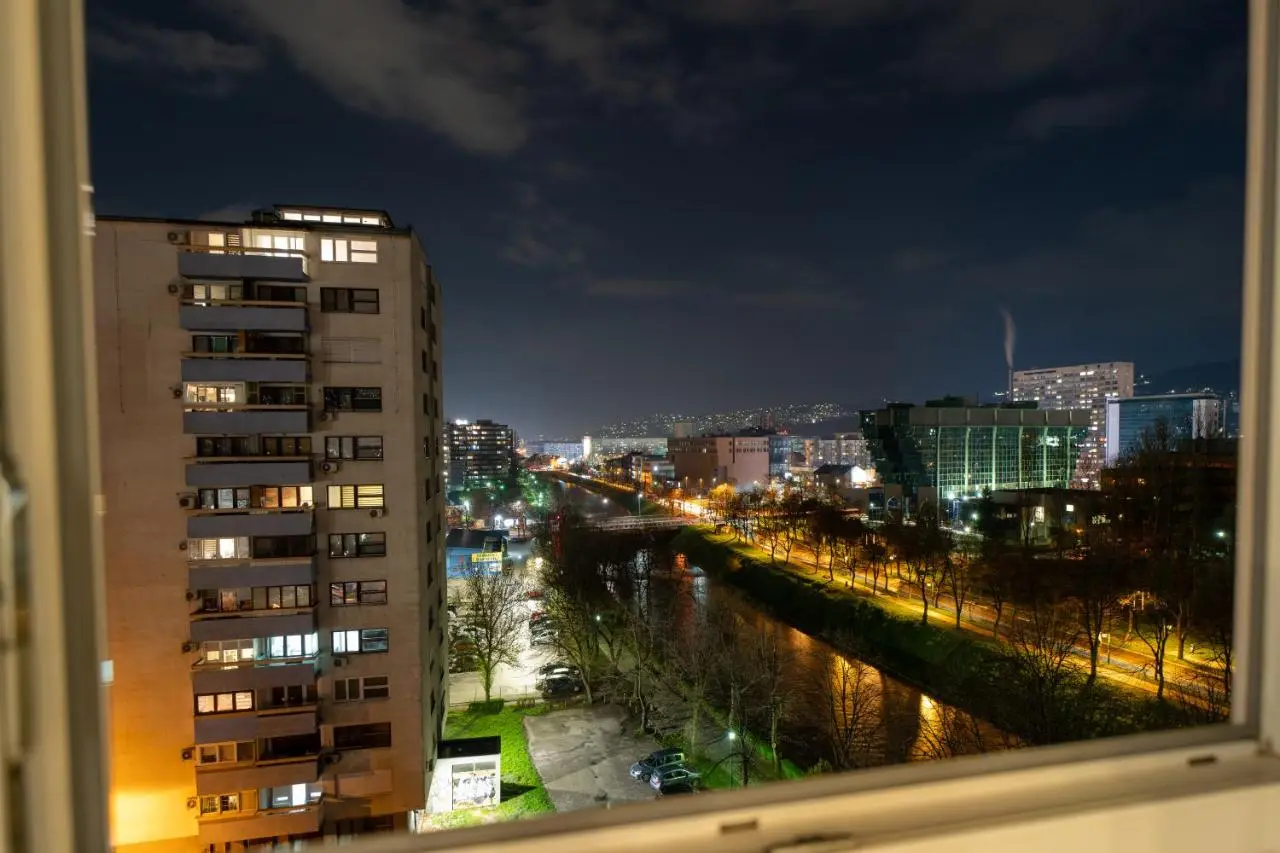 Green Riverside Apartment