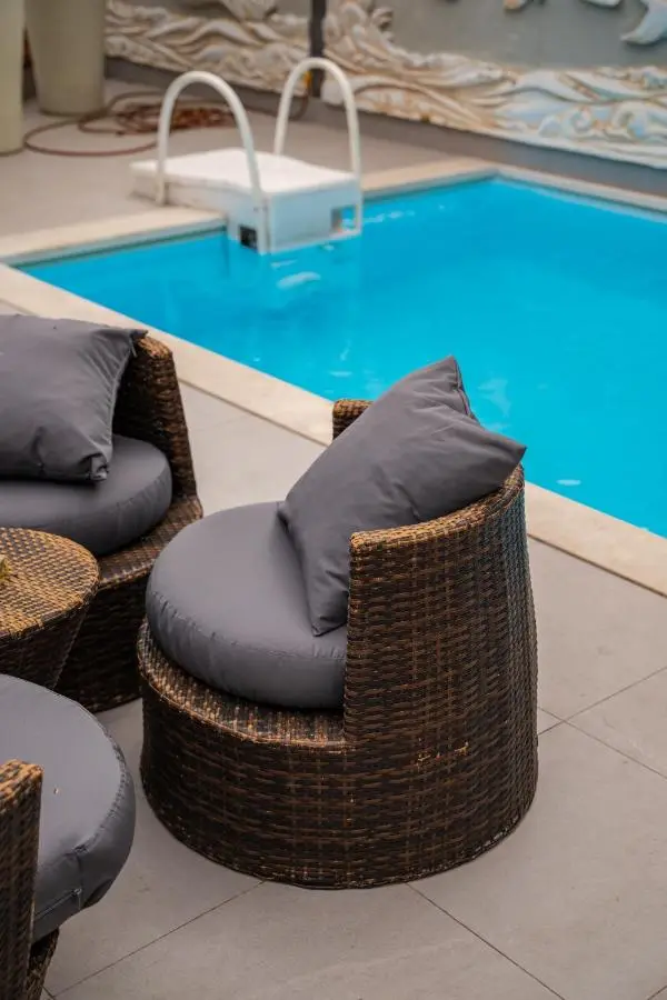 Tranquility Villa with Pool Private Garden & BBQ by PikHost