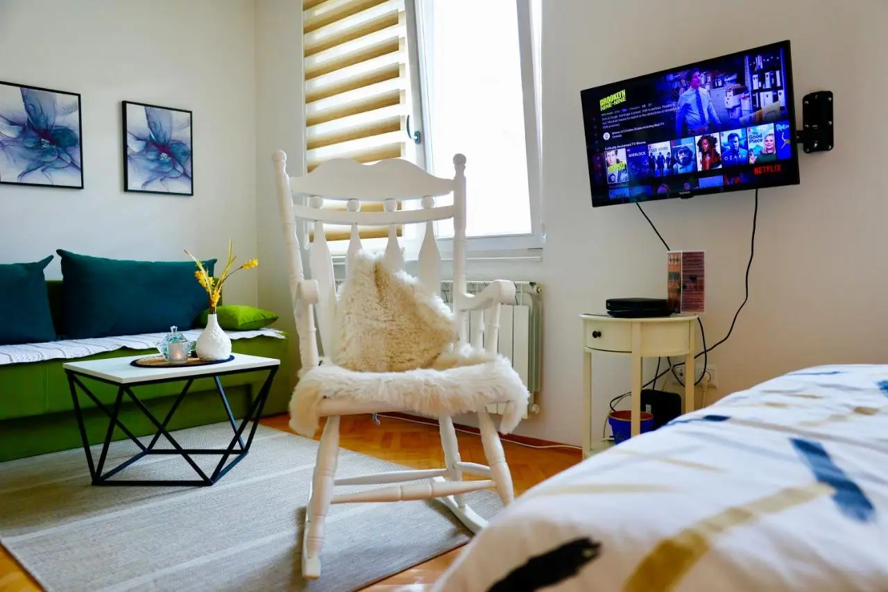Apartment 11 - Great location, quiet but near the center