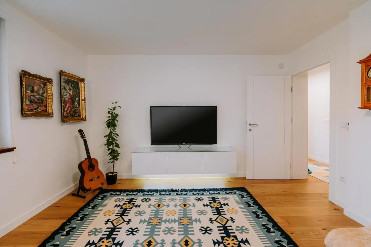 Apartment Jutro with free private parking-garage