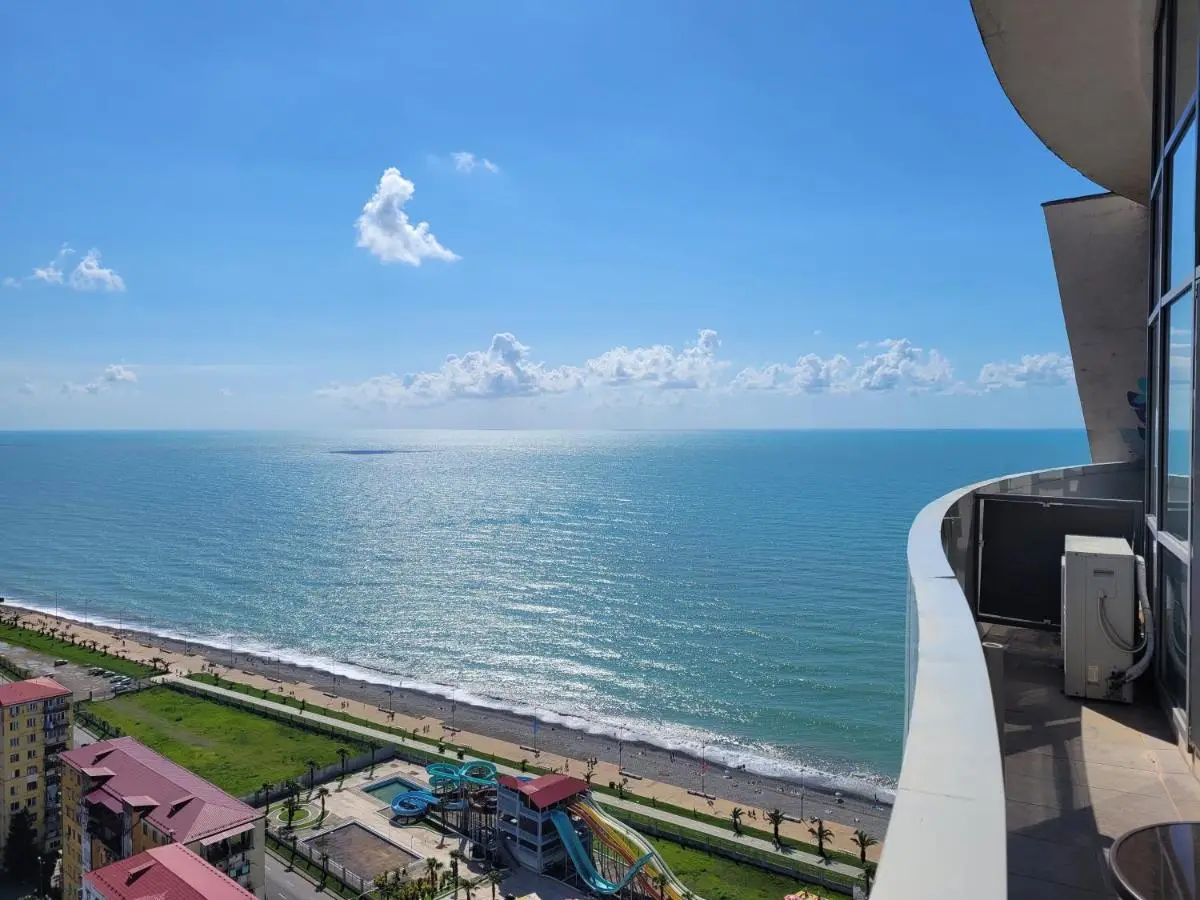 2 levels penthouse with a SUNSET SEA VIEW! Balcony and window 8x4m!