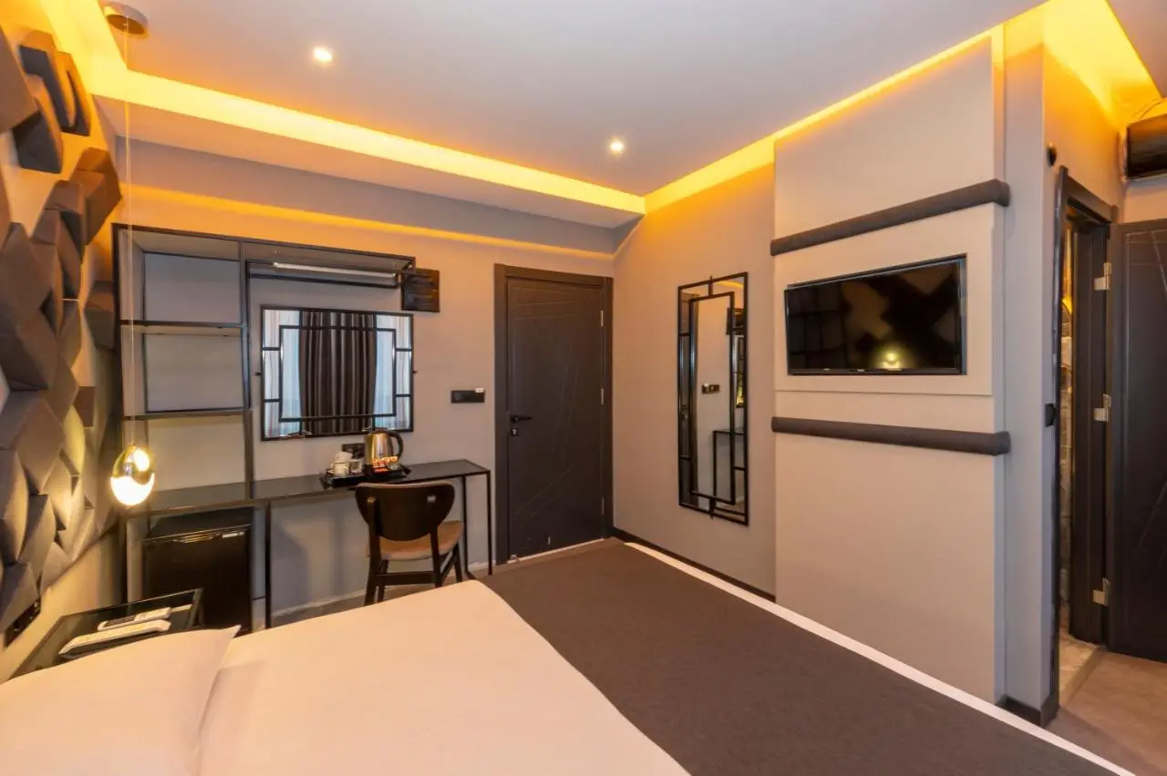 White Palace Hotel