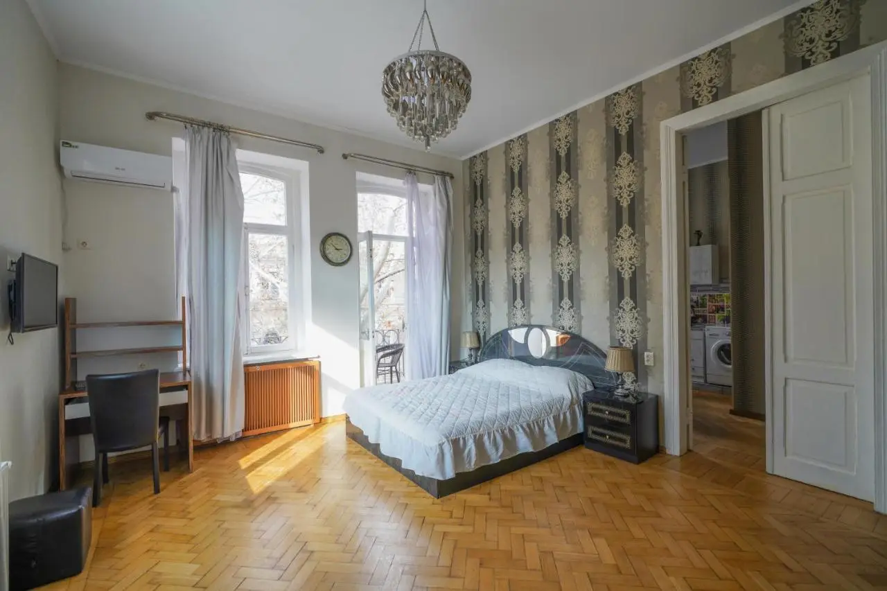 Leon Rooms