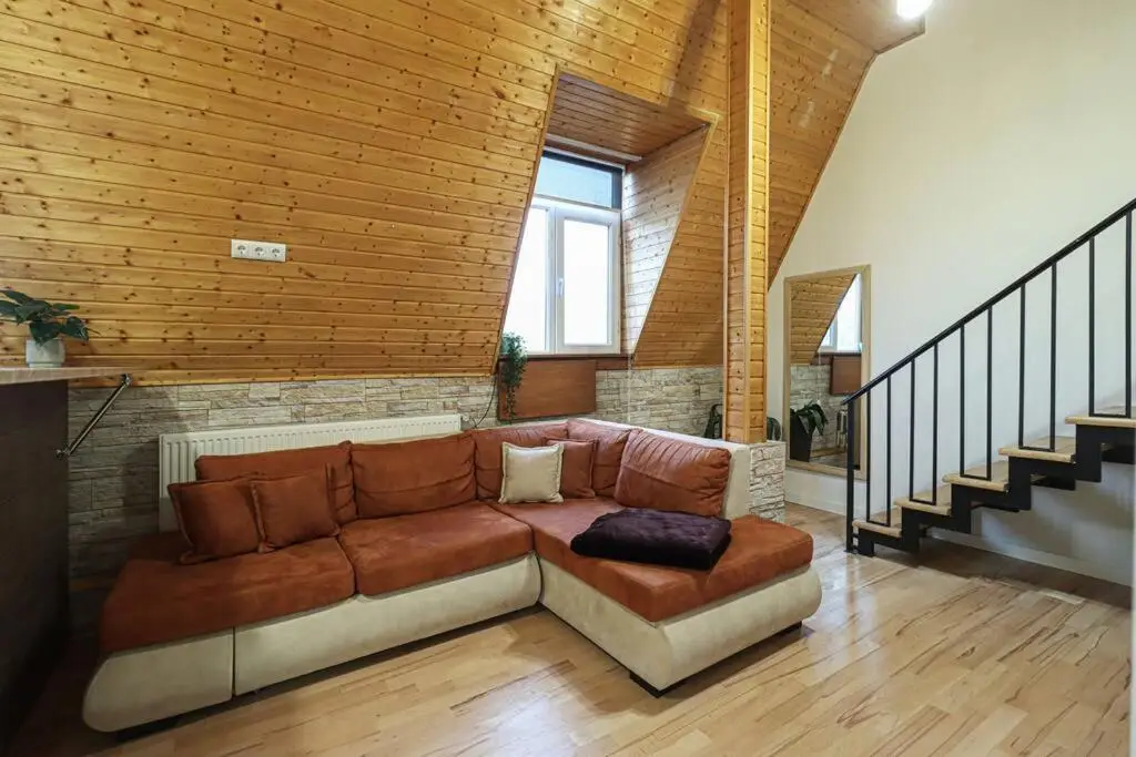 Cosy Central 2-BR Apartment-By Wehost