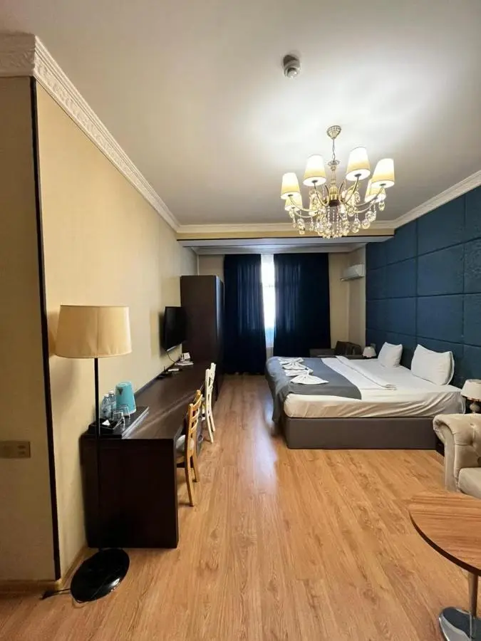 Family Golden Street Hotel