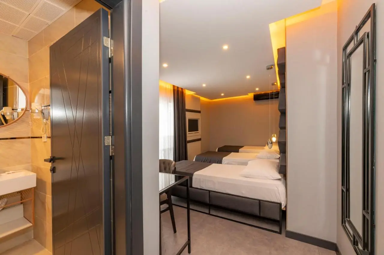White Palace Hotel