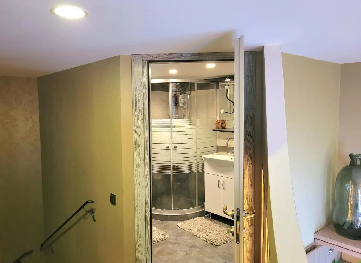 2 levels penthouse with a SUNSET SEA VIEW! Balcony and window 8x4m!