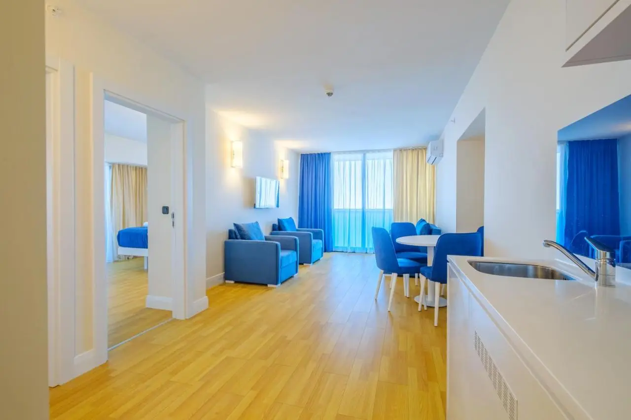 Panorama BeachFront Aparthotel
