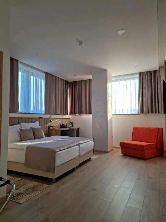 Hotel Emerald
