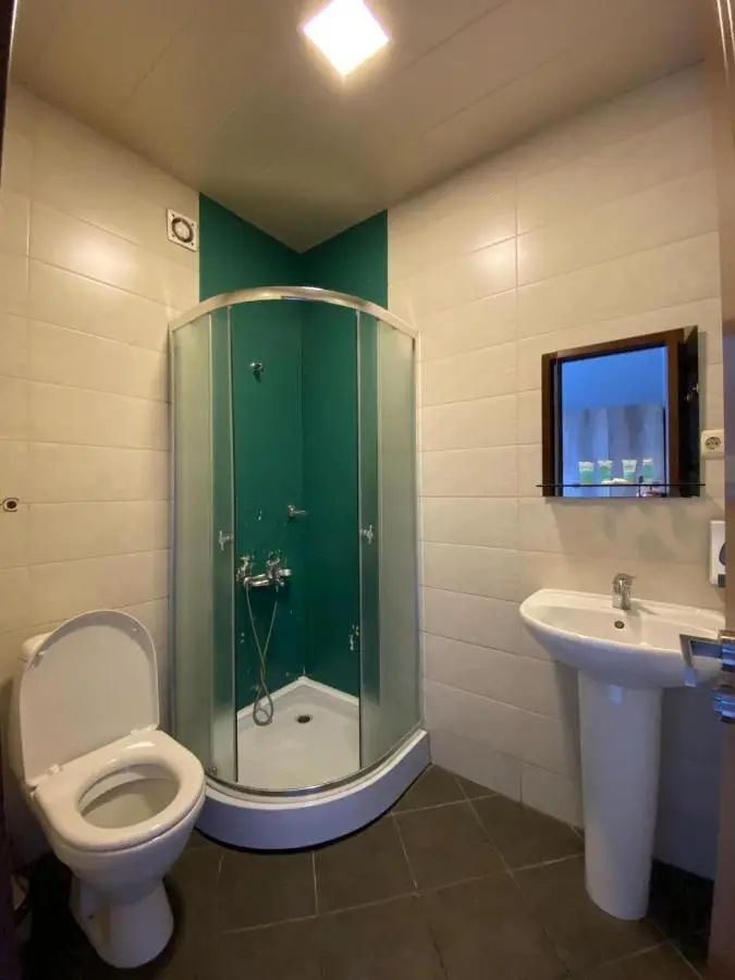 8 rooms