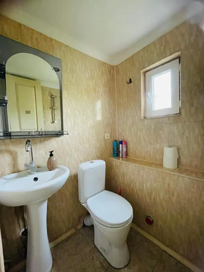 House - Kutaisi International Airport 15 Minutes- Quiet cozy house with parking