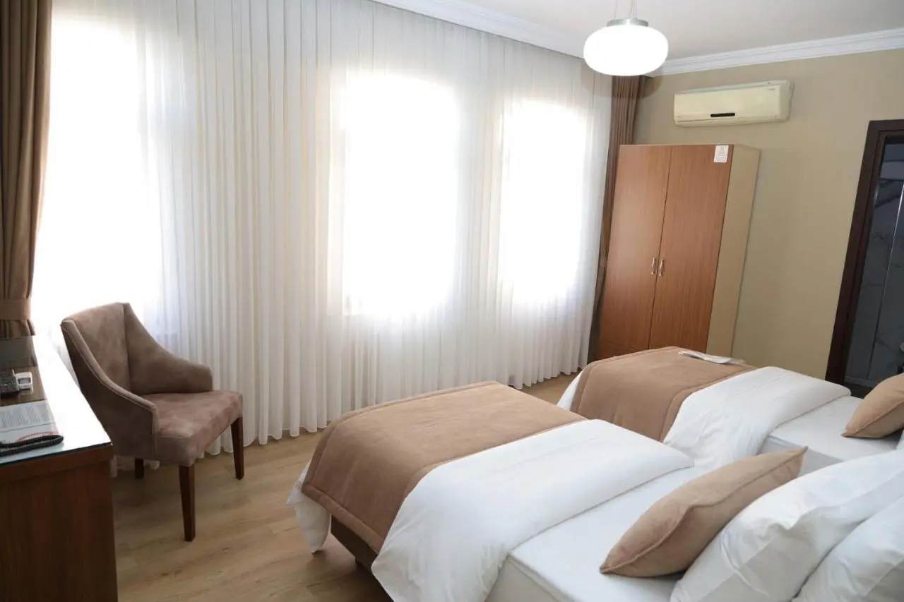 Ramparts Hotel