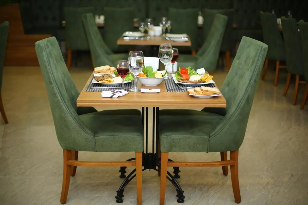 Golden Lounge Hotel