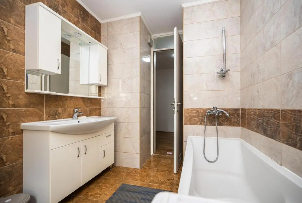 Spacious & Modern Apartment in the City Centre