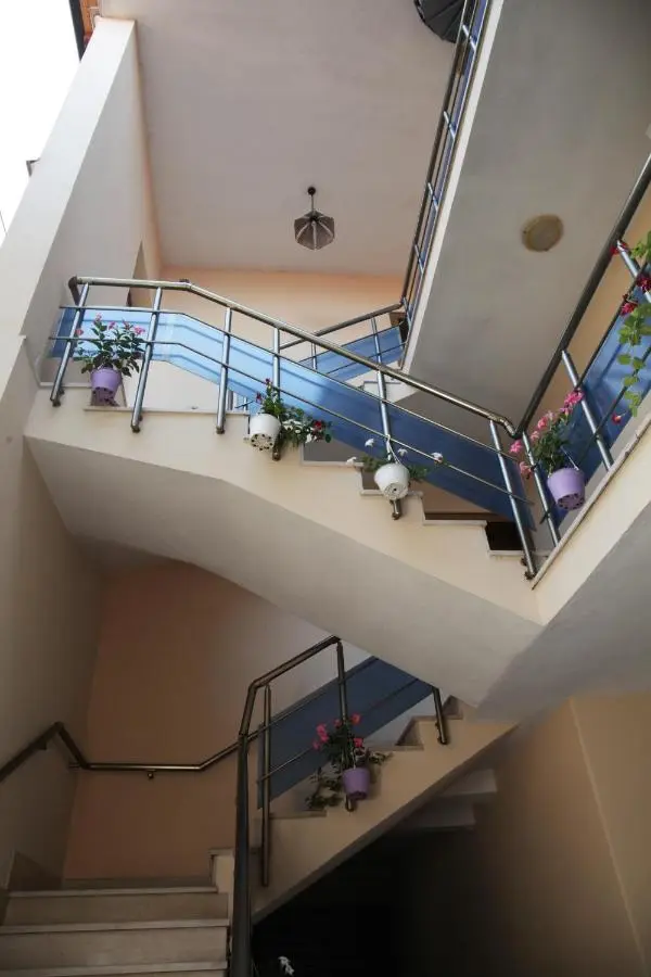 Cozy 2 Bedroom Apartment 10 Min walk to center