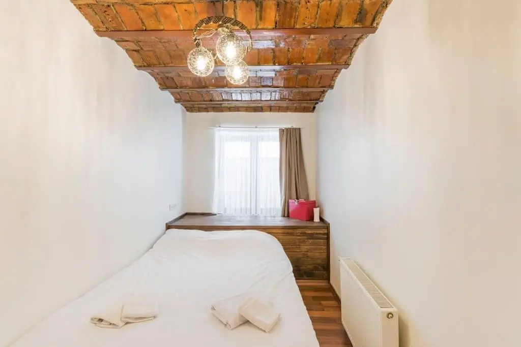Beautiful 1 Br Apt. w/AC 400 meters Taksim Square