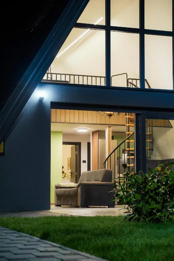 Unea House