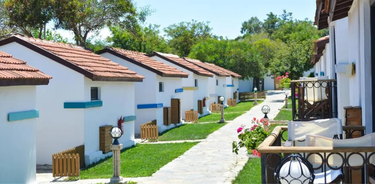 Maya Bistro Hotel & Beach