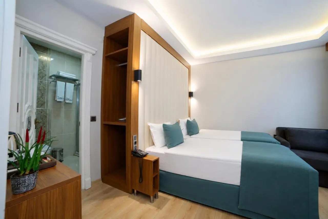 Weingart Black Tulip Hotel