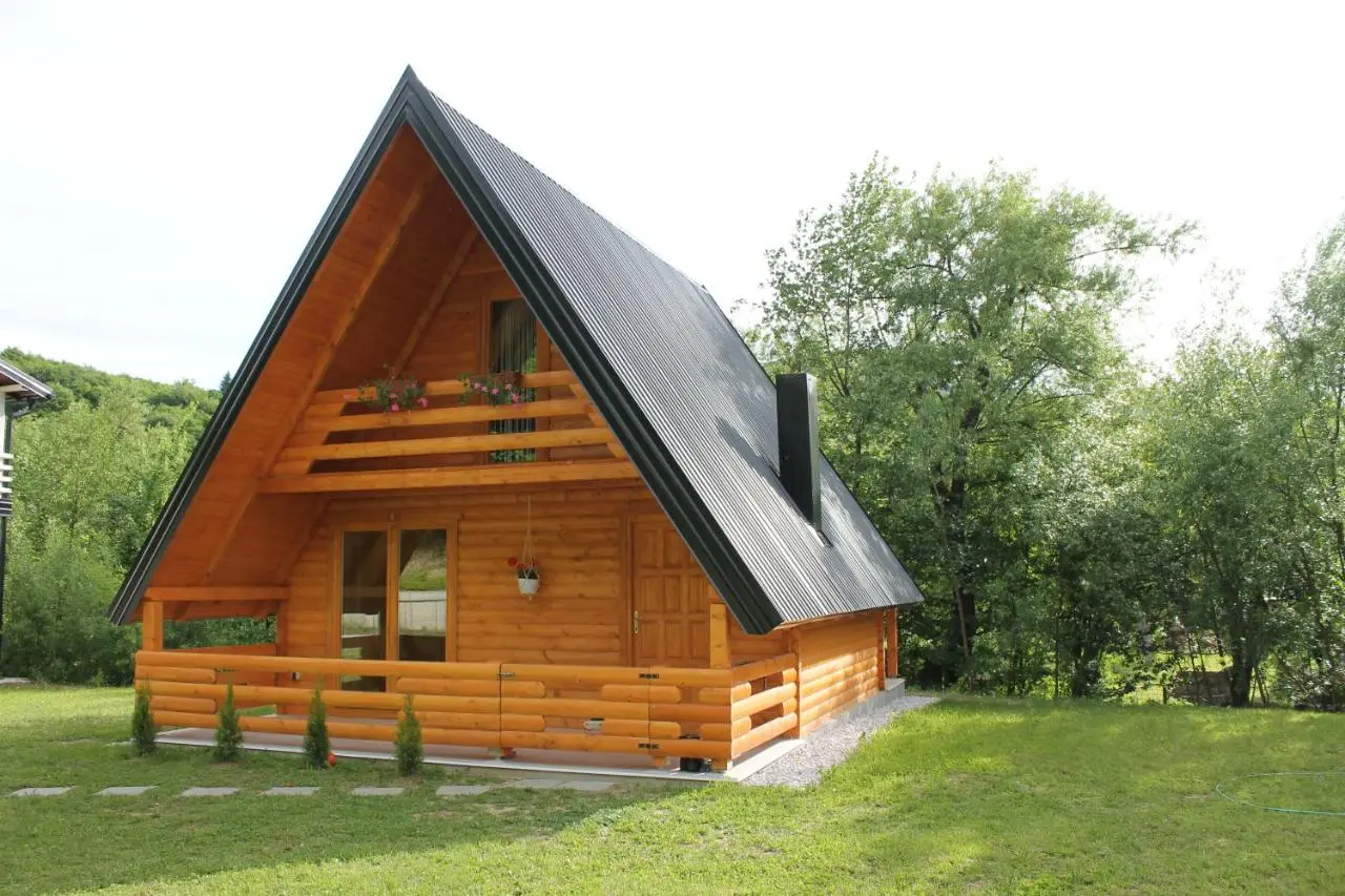 Nadiaa Wood House