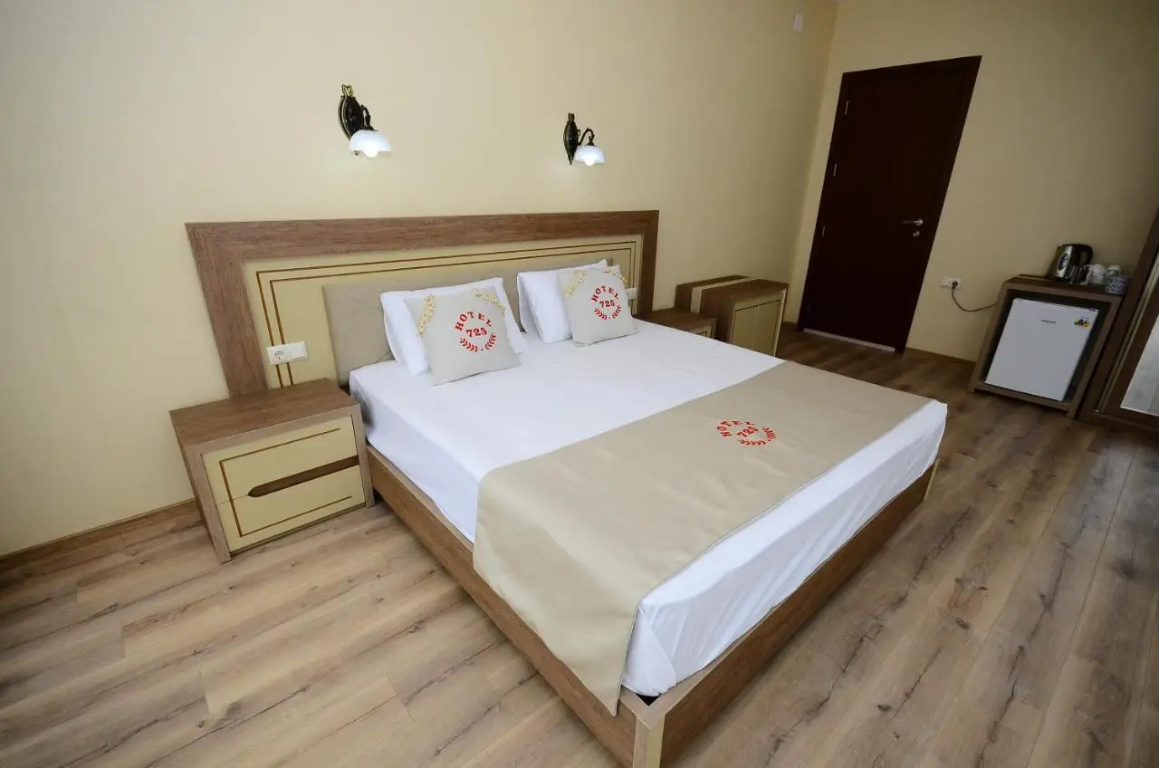 Hotel 725 B