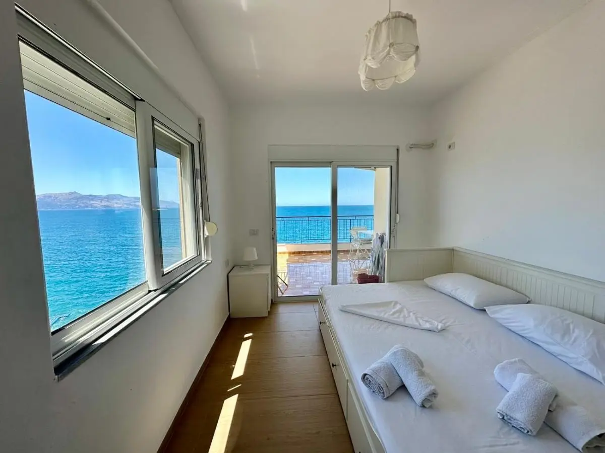 K&T Infinity View Seaside Apartment
