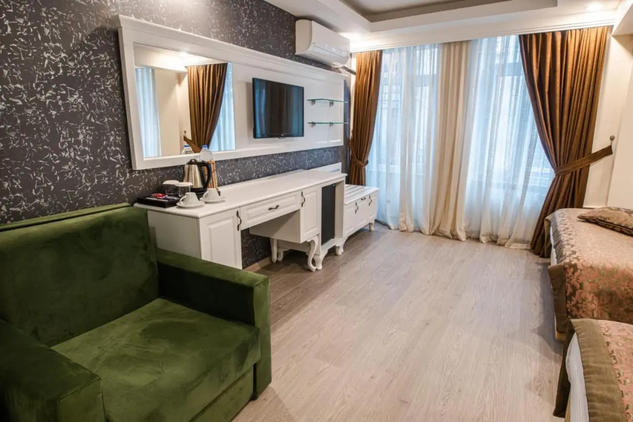Lazz City Hotel