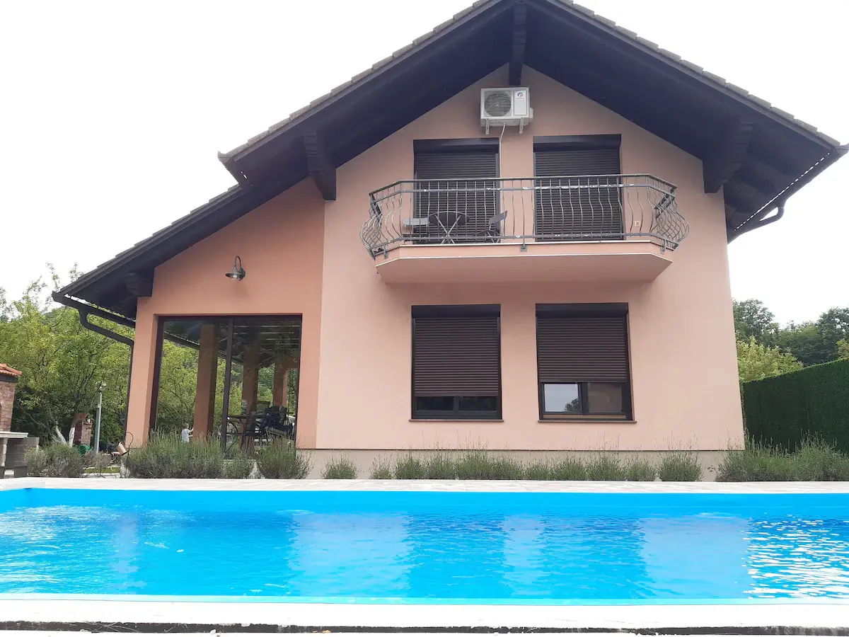 VILLA about min 3 persons - max 6 persons.
