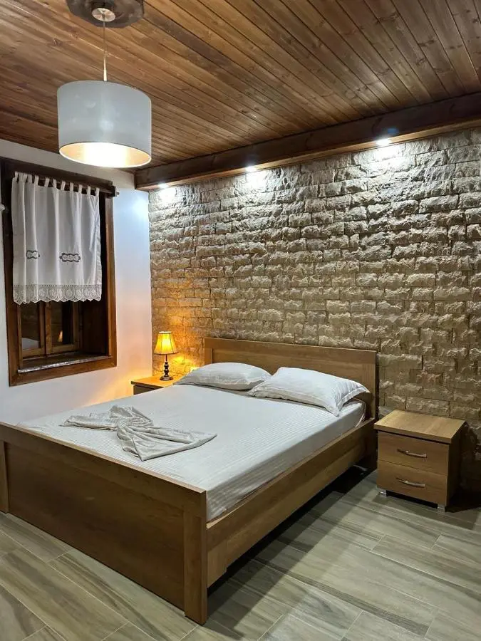 Eni entire guesthouse parking on site