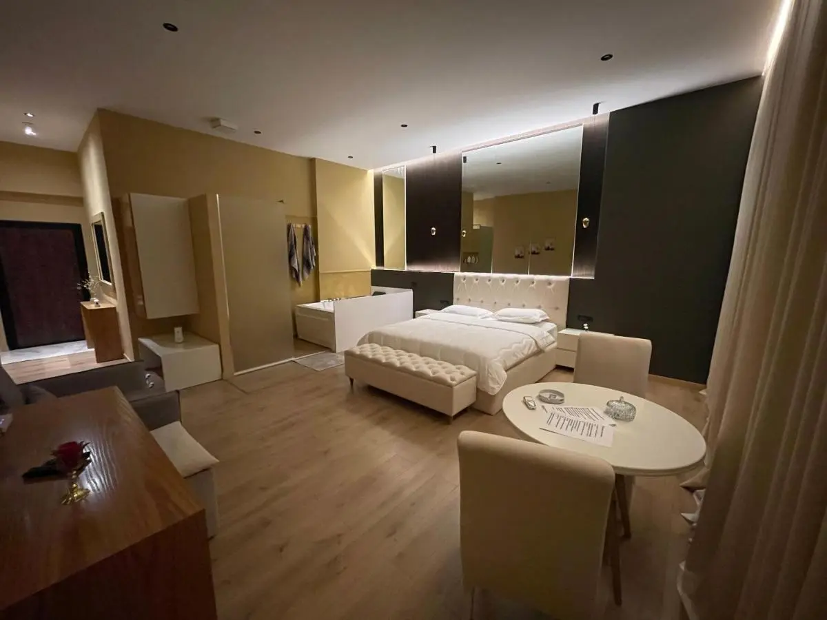 Luxury Jacuzzi Suite- Astir,Tirana