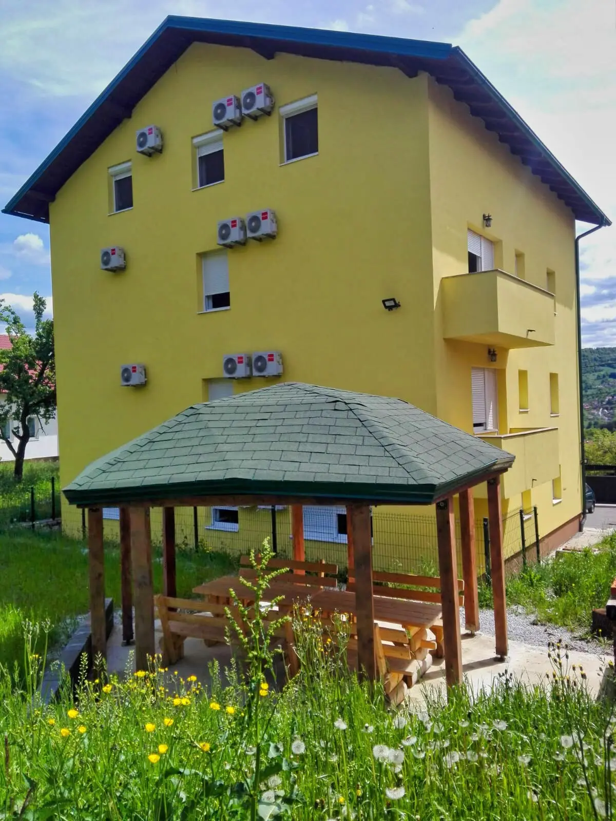 ☆ Quiet + Cozy Spacious apt with a balcony ☆