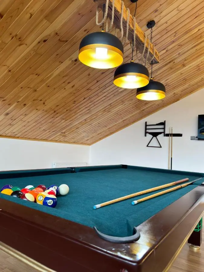 Luxury Milan Mountain Ponoramic Villa, indoor heated pool and jacuzzi with mountain view