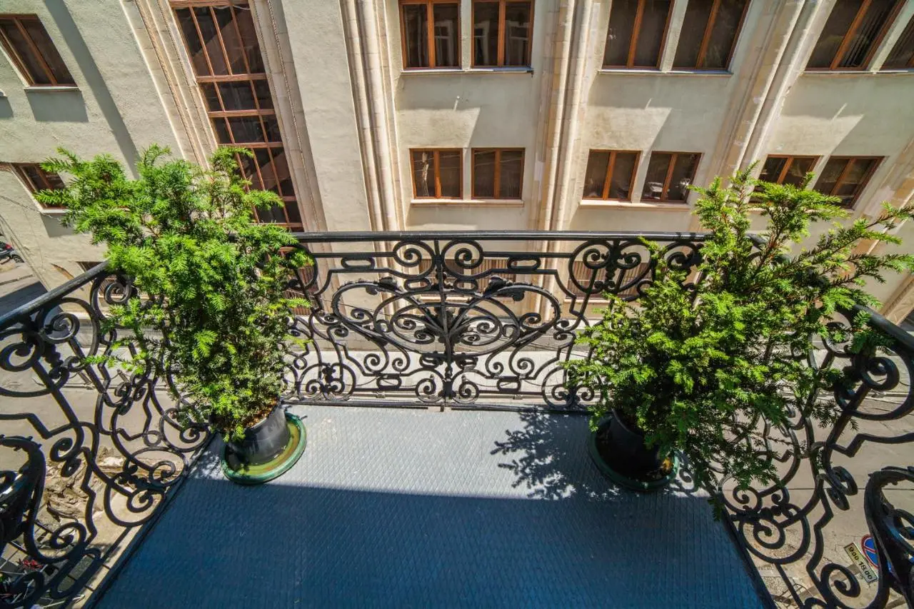 Hermes Apartment