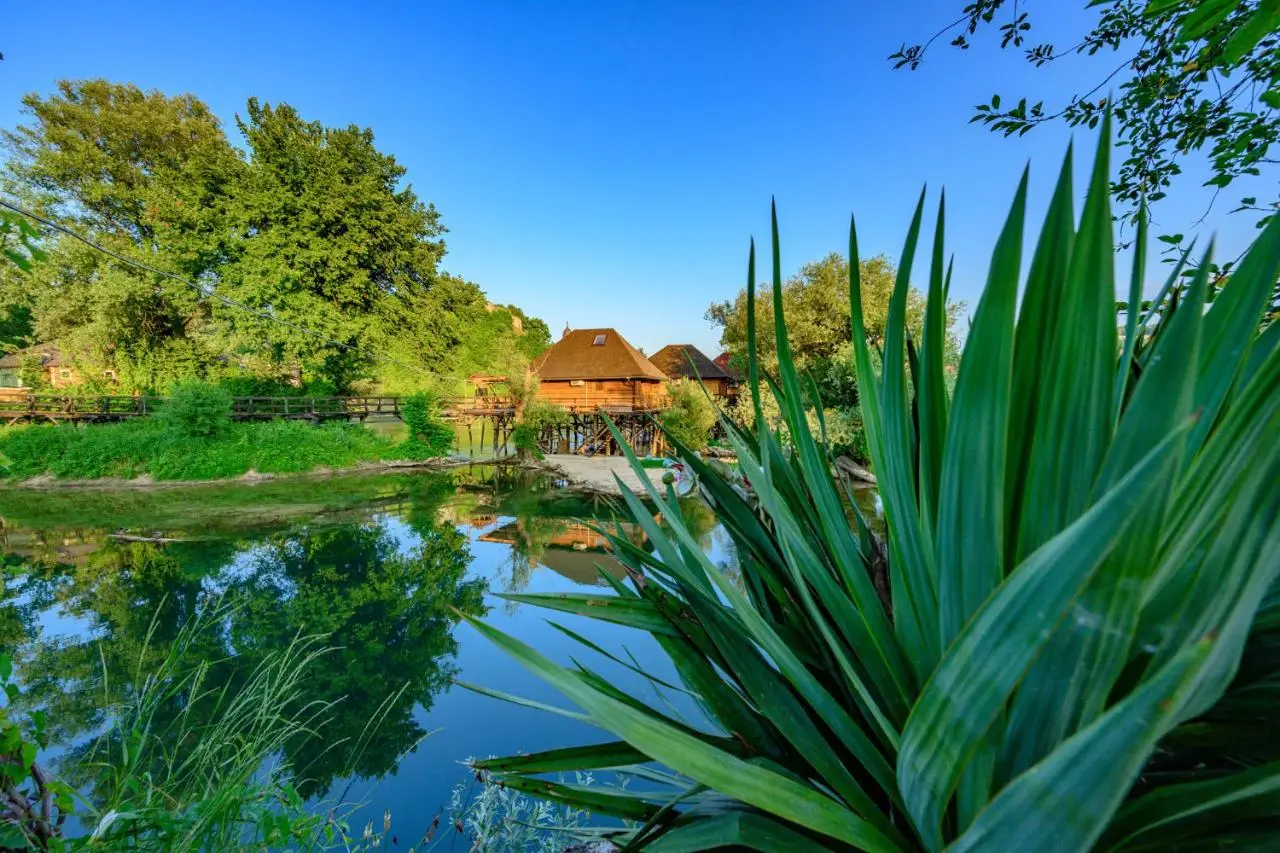 House on piles, Una river 'Apartman Una'