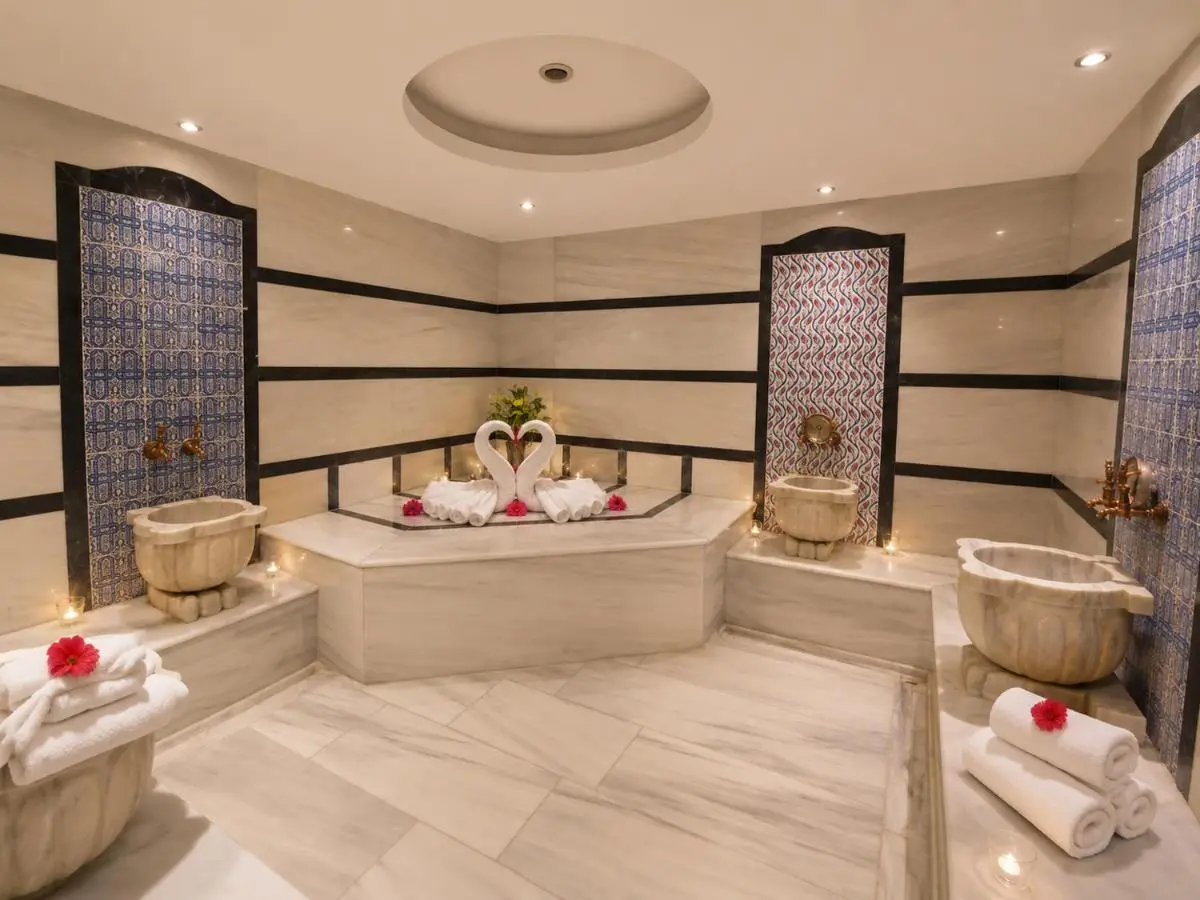 GLK PREMIER The Home Suites & Spa
