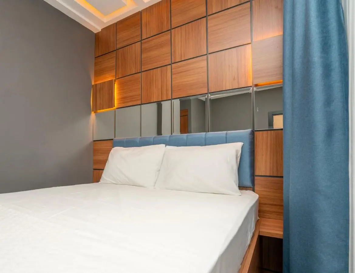 Center Suite