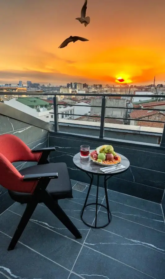 Modernlux Hotel