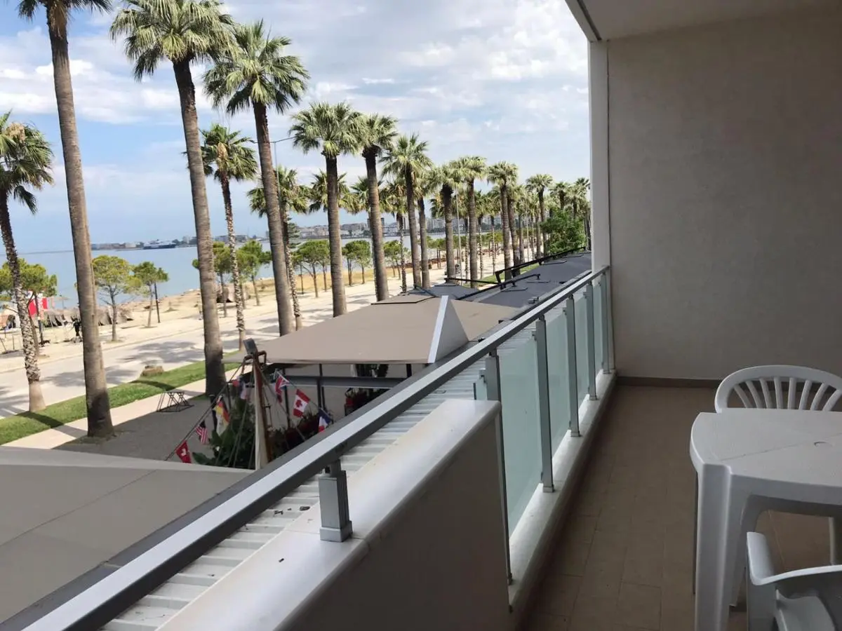 Sea Front Apartment Beach House