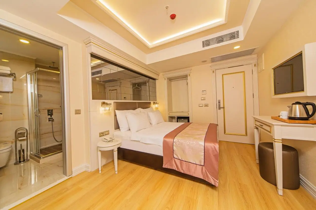 Grand Naki Hotel