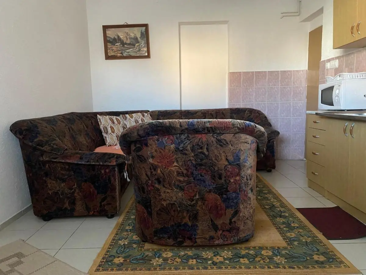 Lav Apartments