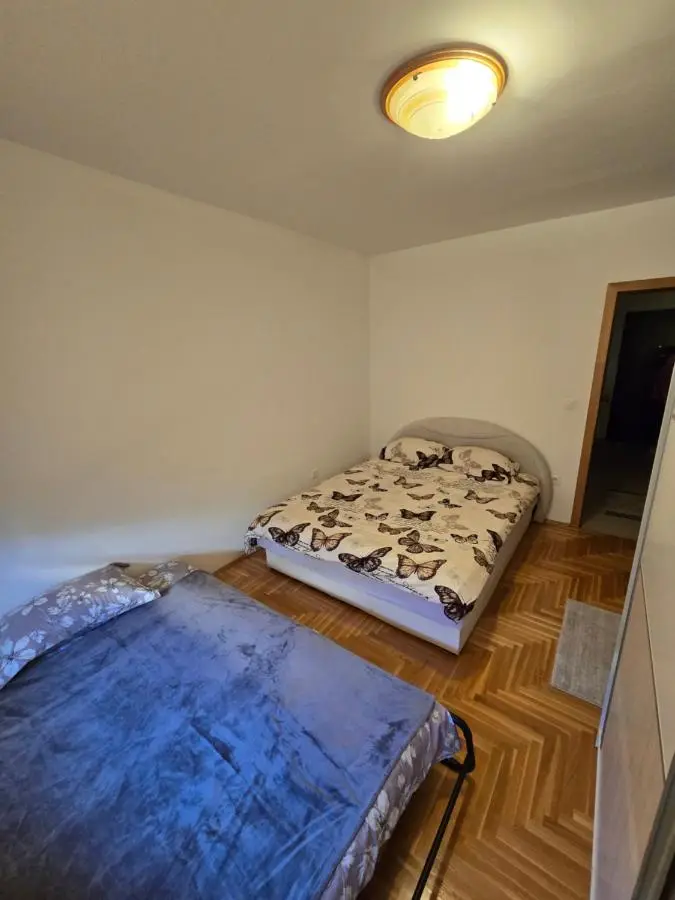 Rejjan Apartments-Spacious 2BR Apartment for 7, Free Parking, Tram to Old Town