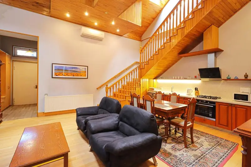 Central 4BR Apt for Groups & Families - By Wehost