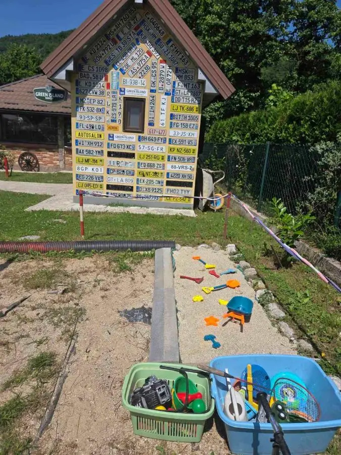 Vikendica, Bazen, Šedrvan, Rafting na Uni, Quad