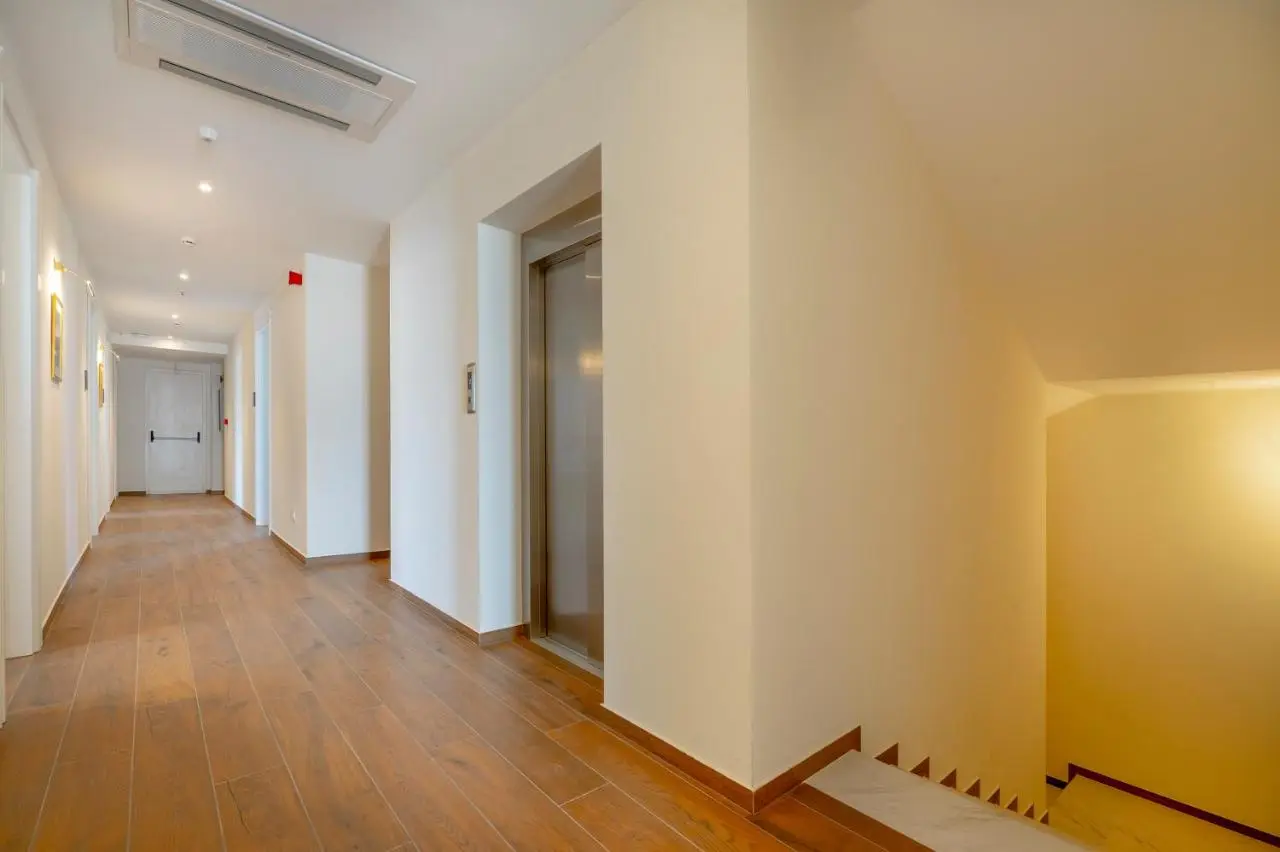 Iris Hotel